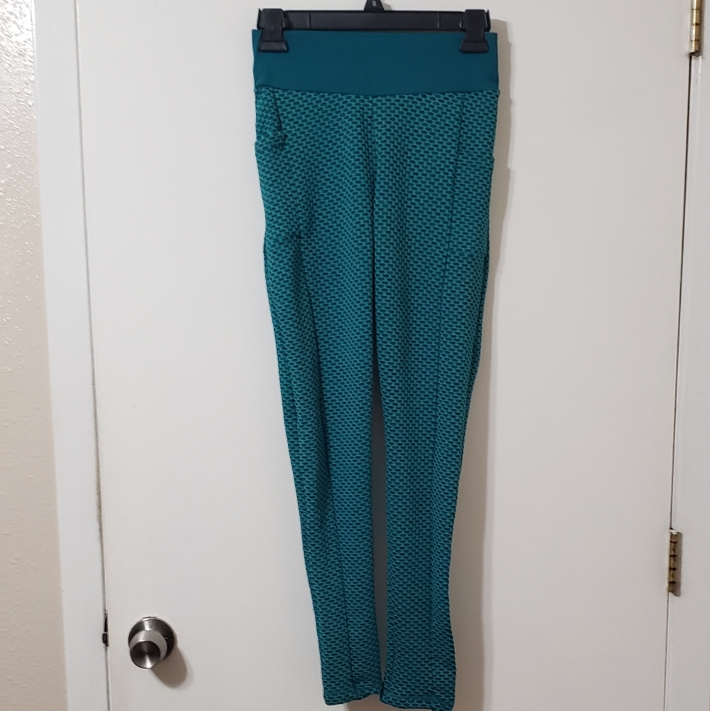 Tik Tok Push up Yoga Leggings W/Cell Phone pockets  Size S